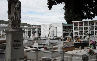 El Ayuntamiento de Priego construye nuevos nichos para ampliar la capacidad del cementerio municipal