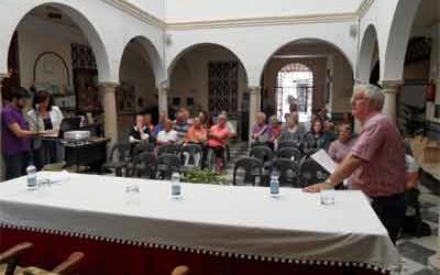 El Ayuntamiento de Priego presenta sus servicios a la comunidad extranjera residente en el municipio