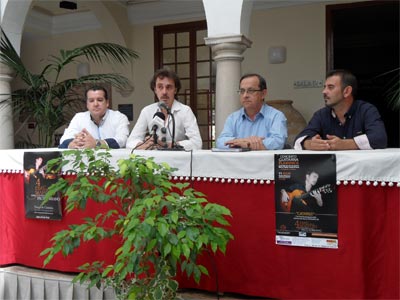 El Teatro Victoria de Priego acogerá el 11 de julio un concierto benéfico del guitarrista Paco Serrano 1