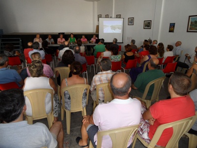Presentan a los vecinos el proyecto de mejora de la carretera que une las aldeas de Esparragal y Zagrilla