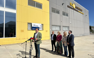 LA CONSEJERA DE ECONOMÍA VISITA SUREMBALAJE Y ENTREGA AYUDAS DEL TRADE A EMPRESAS DE LA PROVINCIA